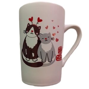 Charming Cat Lovers Mug with Heart Accents